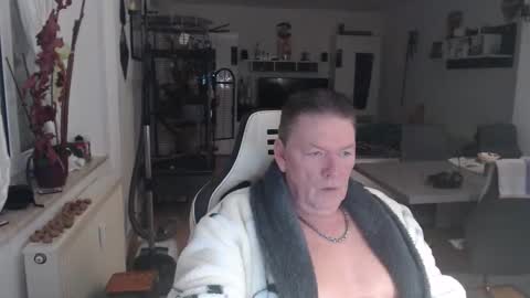 deinprinz2312 online show from 11.16.25