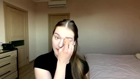 Mila online show from 05.04.26