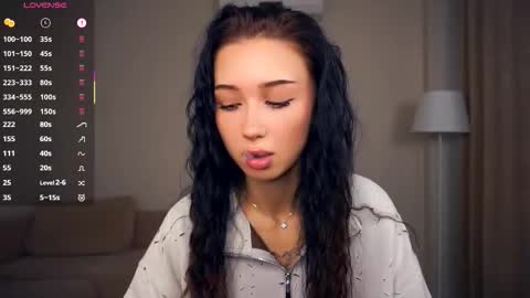 Snapshot of delanakimbral chatting on 09.18.25 Hello everyone Im Tessa Make yourself comfortable. Were going to have fun together online show from 09.18.25