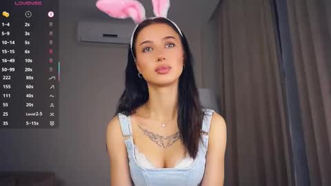 Hello everyone Im Tessa Make yourself comfortable. Were going to have fun together  online show from 11.11.25