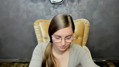 Snapshot of deliciouskate chatting on 01.12.25 Kate online show from 01.12.25