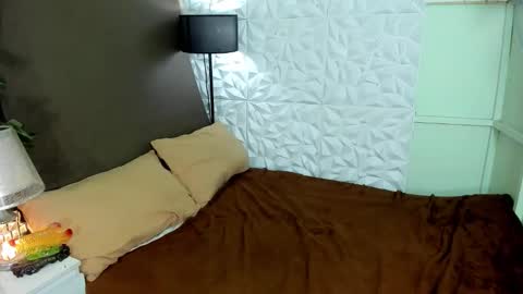 Snapshot of delightfulasianhugecock chatting on 09.28.25 delightfulasianhugecock online show from 09.28.25