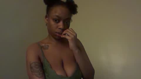 Snapshot of delightfuldark chatting on 10.17.25 delightfuldark online show from 10.17.25