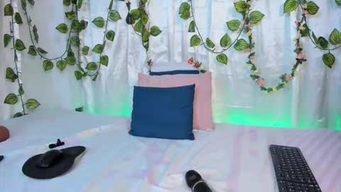 Snapshot of delilah_85 chatting on 11.24.25 Delilah online show from 11.24.25