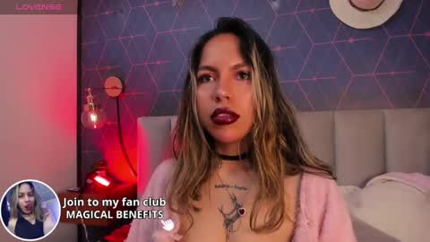 Snapshot of delilah_fix chatting on 12.31.24 della online show from 12.31.24