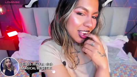 Snapshot of delilah_fix chatting on 01.09.25 della online show from 01.09.25