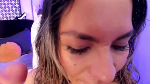 Snapshot of delilah_fix chatting on 02.12.25 della online show from 02.12.25