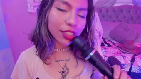 Snapshot of delilah_fix chatting on 03.04.25 della online show from 03.04.25