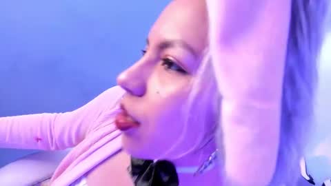 Snapshot of delilah_fix chatting on 09.09.25 della online show from 09.09.25