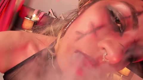 Snapshot of delilah_fix chatting on 10.08.25 della online show from 10.08.25