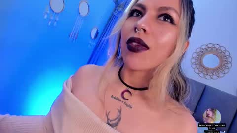 Snapshot of delilah_fix chatting on 10.14.25 della online show from 10.14.25