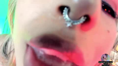 Snapshot of delilah_fix chatting on 10.15.25 della online show from 10.15.25