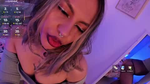 Snapshot of delilah_fix chatting on 10.23.25 della online show from 10.23.25