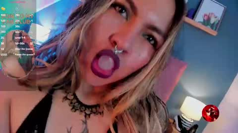 Snapshot of delilah_fix chatting on 11.21.25 della online show from 11.21.25