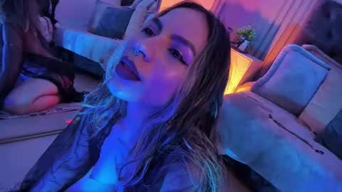 Snapshot of delilah_fix chatting on 11.30.25 della online show from 11.30.25