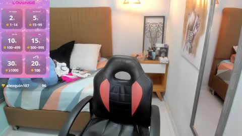 delilaquinn online show from 01.07.25