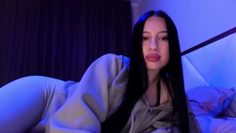 delly_love online show from 10.30.25