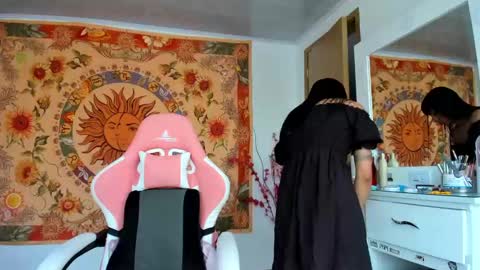 Snapshot of demeter__ chatting on 01.12.25 demeter__ online show from 01.12.25