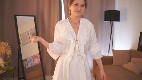 Hi my name is Sari nice to see you in my Room online show from 06.25.26