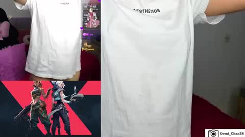 Snapshot of demi_chan chatting on 10.30.25 demiii online show from 10.30.25