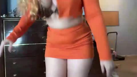 Snapshot of demixc chatting on 11.28.25 demi xc online show from 11.28.25