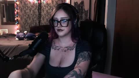 Demoness Mina online show from 11.29.25