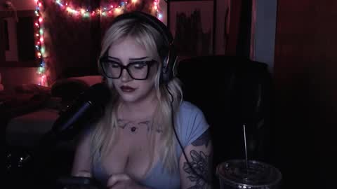 Snapshot of demongf chatting on 02.12.26 Demoness Mina online show from 02.12.26