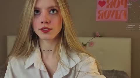 Snapshot of denaebeste chatting on 12.04.25 Emma online show from 12.04.25