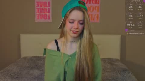 Snapshot of denaebeste chatting on 01.10.26 Emma online show from 01.10.26