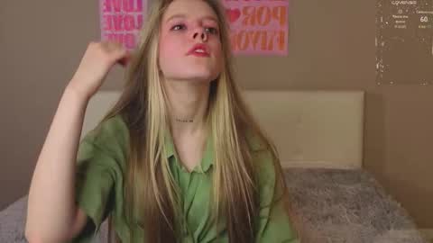 Snapshot of denaebeste chatting on 02.04.26 Emma online show from 02.04.26