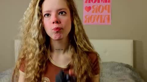 Snapshot of denaebeste chatting on 02.15.26 Emma online show from 02.15.26