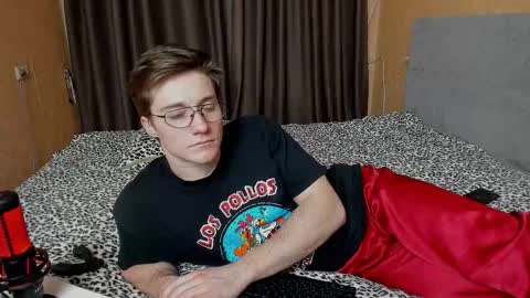 Snapshot of deni_boy99 chatting on 12.21.25 Deni online show from 12.21.25