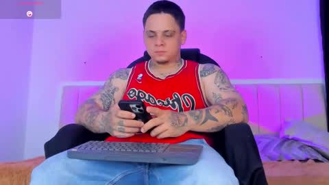 dennis munera online show from 09.22.25