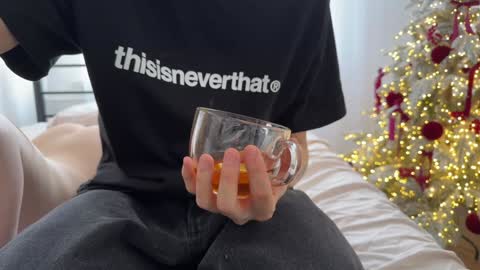 Snapshot of denobluora chatting on 01.12.25 Jasper online show from 01.12.25