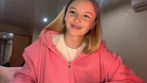 Vi  Victoria online show from 10.13.25