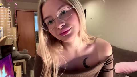 Vi  Victoria online show from 11.15.25