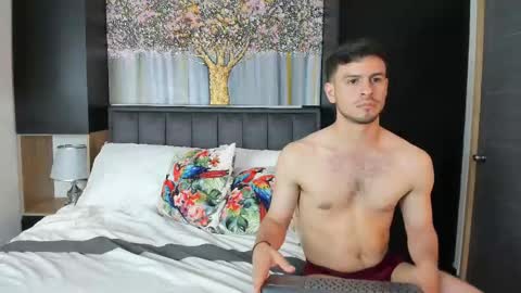 Snapshot of derek_hussain chatting on 01.04.25 Derek Hussain online show from 01.04.25