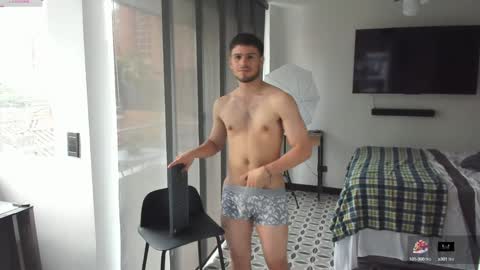 Snapshot of derek_hussain chatting on 01.21.25 Derek Hussain online show from 01.21.25