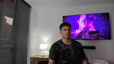 Snapshot of derek_hussain chatting on 02.05.25 Derek Hussain online show from 02.05.25