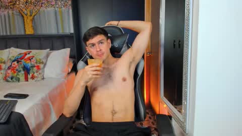 Snapshot of derek_hussain chatting on 09.19.25 Derek Hussain online show from 09.19.25