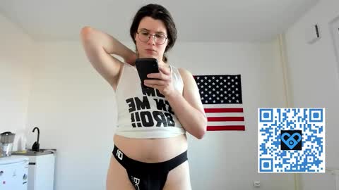 Snapshot of derek_shameless chatting on 09.19.25 Derek online show from 09.19.25