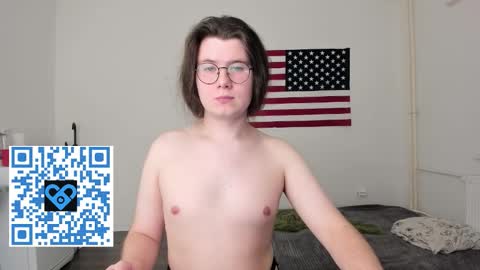 Snapshot of derek_shameless chatting on 10.15.25 Derek online show from 10.15.25