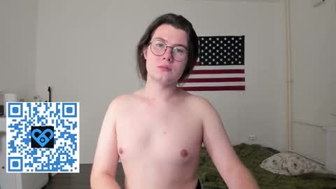 Snapshot of derek_shameless chatting on 10.17.25 Derek online show from 10.17.25