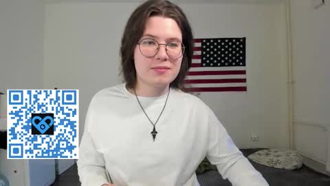 Snapshot of derek_shameless chatting on 10.18.25 Derek online show from 10.18.25