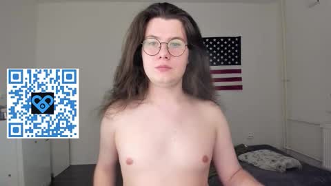 Snapshot of derek_shameless chatting on 10.27.25 Derek online show from 10.27.25