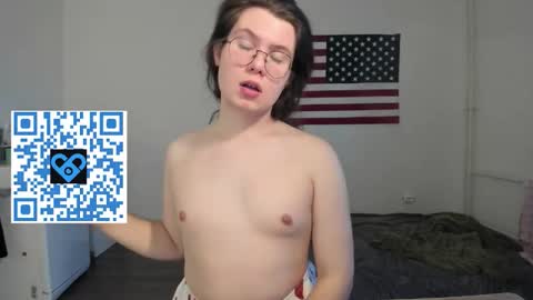 Snapshot of derek_shameless chatting on 11.03.25 Derek online show from 11.03.25