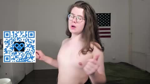 Snapshot of derek_shameless chatting on 11.05.25 Derek online show from 11.05.25