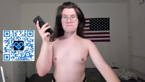 Snapshot of derek_shameless chatting on 11.11.25 Derek online show from 11.11.25