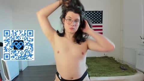 Snapshot of derek_shameless chatting on 11.14.25 Derek online show from 11.14.25