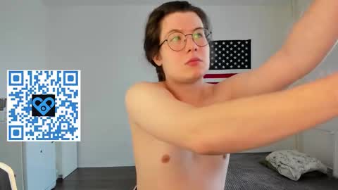 Snapshot of derek_shameless chatting on 11.19.25 Derek online show from 11.19.25